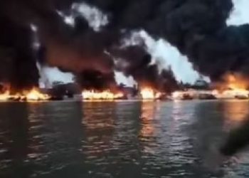 Bersandar di Dermaga Batere Cilacap, Puluhan Kapal Nelayan Kebakaran hingga Keluarkan Gas