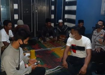 Suami Kerja,  Istri Selingkuh Dengan Pria Lain