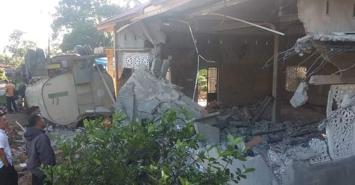 Rem Blong, Truck CPO Hantam Mushola di Lintas Teluk Kuantan