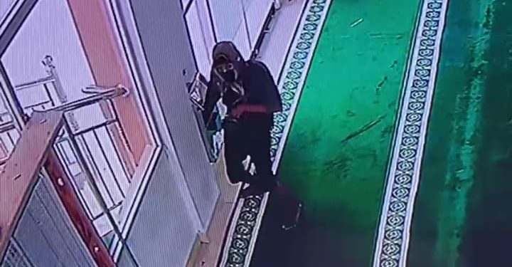 3 Kotak Amal Masjid di Pekanbaru Dibongkar Maling, Aksi Pelaku Terekam CCTV