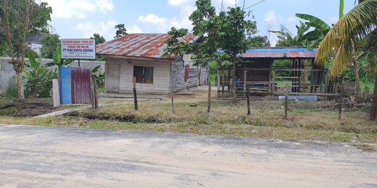 Usai Dipolisikan, Kadisperindag Pekanbaru Ingot Pasang Pagar Kawat di Lahan Sengketa