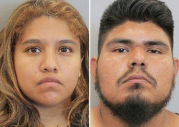 Seorang Ibu dan Kekasihnya Didakwa atas Pembunuhan setelah Anaknya Mati Kelaparan