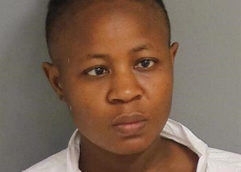 Ibu Ini Ditangkap setelah Paksa Kedua Putrinya Minum Pemutih