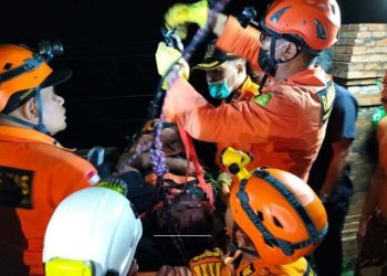Pria Asal Kanada Jatuh Dari Jembatan Uluwatu Saat Berswafoto