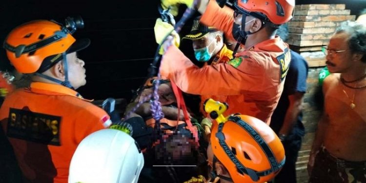 Pria Asal Kanada Jatuh Dari Jembatan Uluwatu Saat Berswafoto