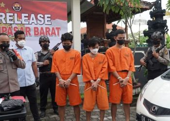 Merasa Jagoan, Tiga Pria Asal Bali Nekat Menyerang Pengendara Motor di Lampu Merah