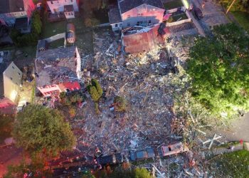 Ledakan Diduga Gas Tewaskan 4 Orang dan 3 Lainnya Masih Terjebak di Reruntuhan