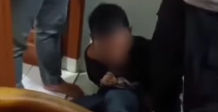 Diduga Alami Gangguan Jiwa, Maling Motor di Pondok Gede Bonyok Digulung Warga