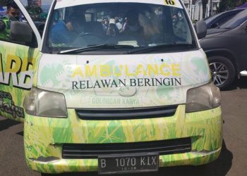 Ambulans Coba Terobos Jalur One Way di Puncak, Ternyata Angkut Wisatawan
