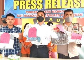 Pasangan Sejoli di Pelalawan Diringkus Polisi Atas Kepemilikan  500 gram Sabu