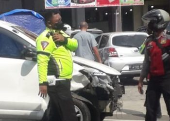 Saat Turun Mesin Mobil Ini Mendadak Mati hingga Meluncur Tak Terkendali di Puncak