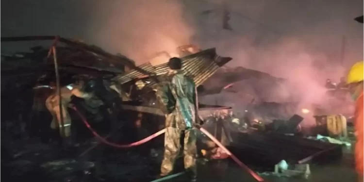 20 Kios Pedagang Hangus Akibat Kebakaran di Pasar Kemiri Muka Depok