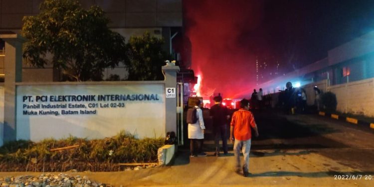 Perusahaan Elektronik Hangus Dilahap Si Jagor Merah di Batam