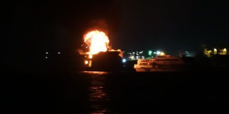 Seorang ABK Dikabarkan Meninggal saat Dumai Line 5 Terbakar di Pelabukan Sekupang