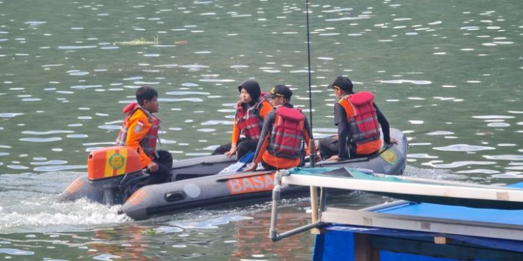 Dua Nelayan Hilang dan Dua Selamat saat Kapal Mereka Dihantam Ombak di Perairan Pasaman Barat