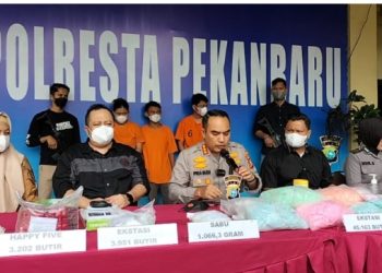 Polresta Pekanbaru Tangkap Pengedar Narkoba  dan Pil Ekstasi di Kos-kosan