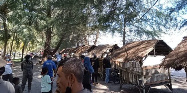 Diduga Berbuat Mesum di Kawasan Wisata Pasir Jambak, Enam Pasangan Digaruk Satpol PP