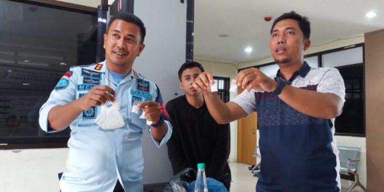 Petugas Lapas Padang Bekuk Pengunjung yang Hendak Seludupkan Sabu untuk Napi
