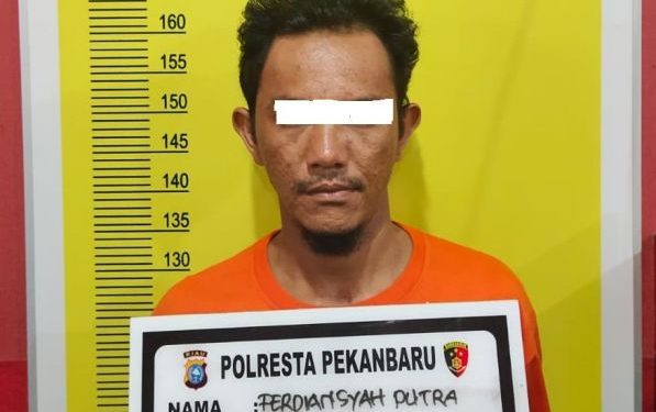 Tak Terima Istri Dilirik Orang, Pria Mabuk Ayunkan Sajam pada Roby
