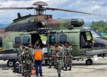 Tewas Ditembak KKB Papua, TNI Evakuasi Jenazah Prada Beryl Kholif Dengan Helikopter Caracal