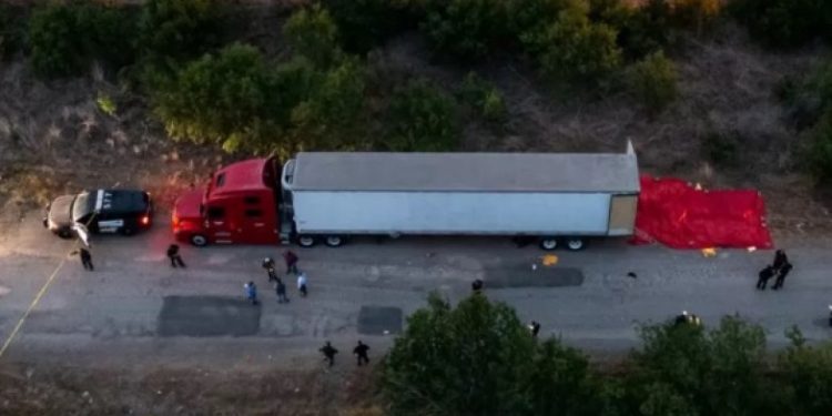 Gubernur Texas Tuding Joe Biden Bersalah atas Kematian 46 Imigran Dalam Truk Kontainer di San Antonio