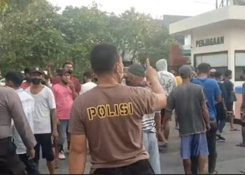 Waduh, Ketahuan Selingkuh, Kades Ini Digerebek Warga dan Diarak ke Rumah Pak RT
