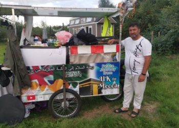 Pria Ini Rela Jalan Kaki Selama 11 Bulan dari Inggris ke Mekkah Demi Berhaji