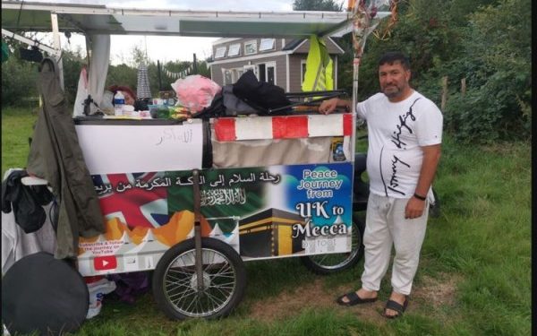 Pria Ini Rela Jalan Kaki Selama 11 Bulan dari Inggris ke Mekkah Demi Berhaji