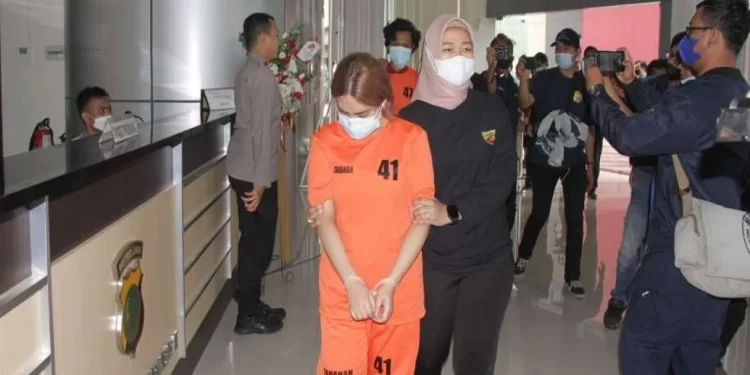 Polisi Tangkap Wanita Tampil Bugil di Mango Live, Raih Cuan Rp30 Juta Perbulan