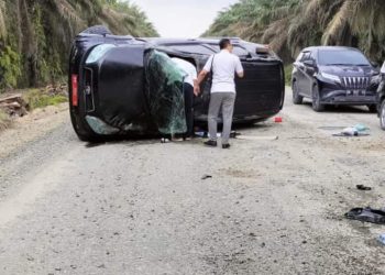Mobil Plat Merah Kecelakaan di Kebun Sawit PT. SIR