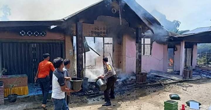 Dua Unit Rumah Permanen di Rumbio Hangus di Lalap si Jago Merah