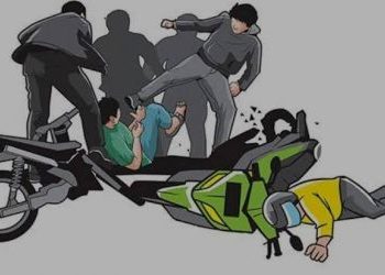 Tabrak Warga, Debt Collector Diamuk Warga saat Mau Tarik Motor