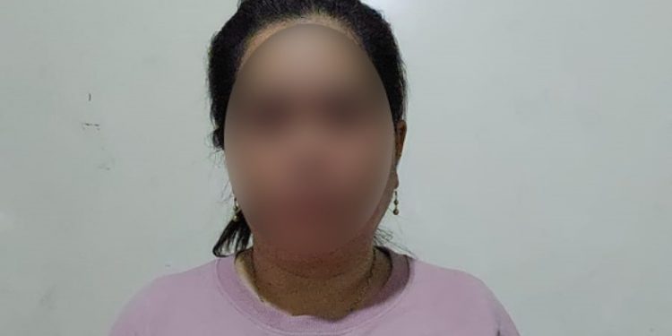 Wanita Ini Digelandang Polisi Usai Ketahuan Mencopet di Pasar