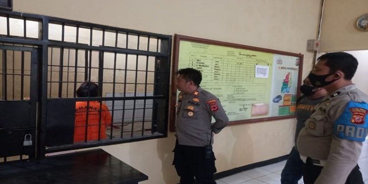 Perempuan di Sukabumi Hajar Ibu Kandung hingga Gigi Tanggal