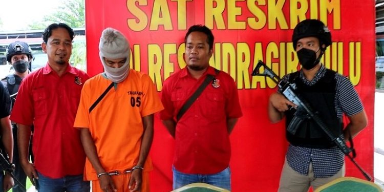 Tersinggung Dikatakan Sok Jagoan di Kampung Orang, Pria Ini duel Maut dengan Warga