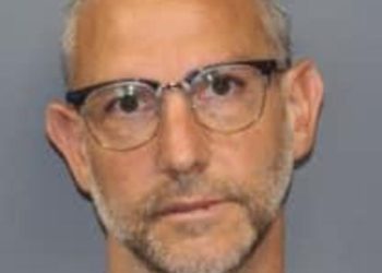 Direktur pemasaran rumah sakit New Jersey ditangkap setelah 39 senjata, amunisi ditemukan di lemari kantor yang tidak terkunci