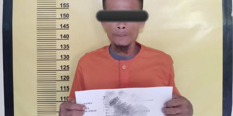 Terekam CCTV Curi Besi Penutup Parit, Dedi Dibekuk Reskrim Polsek Bukit Raya