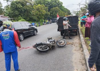 Tabrak Mobil Kebersihan di Jalan Naga Sakti, Pemotor Kritis
