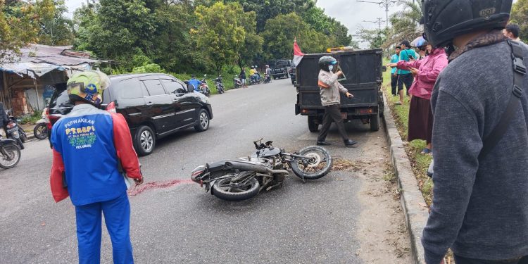 Tabrak Mobil Kebersihan di Jalan Naga Sakti, Pemotor Kritis
