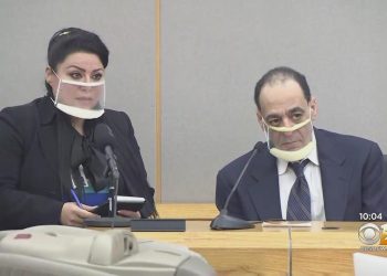 Pria yang dituduh menembak mati 2 anak perempuan remaja di dalam taksi mengklaim dia melarikan diri dari mobil sebelum mereka terbunuh