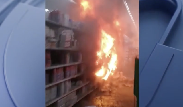 Remaja 14 tahun ditangkap sehubungan dengan kebakaran Walmart