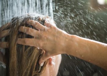 Beda Mandi Wajib Setelah Haid dan Junub, Wanita Perlu Tahu