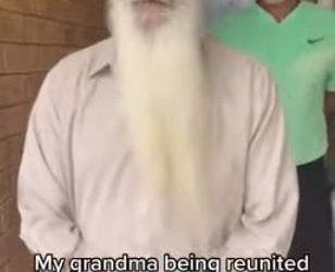 Wanita Lansia Bertemu Saudara Setelah 20 Tahun; Video Reuni Keduanya Membuat Warganet Emosional