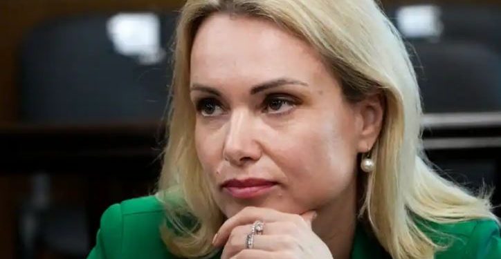 artawan Rusia yang menyalahkan Vladimir Putin atas invasi Ukraina, menghadapi hukuman 10 tahun penjara