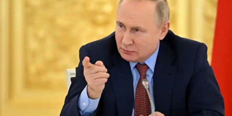 Vladimir Putin mengatakan Rusia siap menawarkan ‘senjata paling canggih’ kepada sekutunya