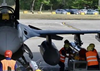 Di tengah ketegangan dengan China, Taiwan memamerkan jet tempur canggih buatan AS