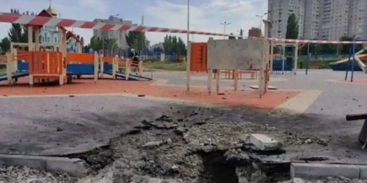 Tembakan rudal Rusia di daerah pemukiman Kharkiv menewaskan tujuh orang