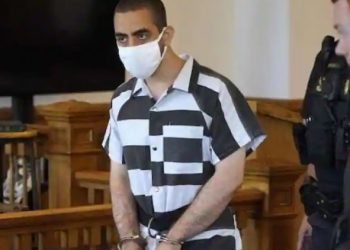 Penyerang Salman Rushdie menolak jaminan; pengacara dilarang memberikan keterangan kepada media