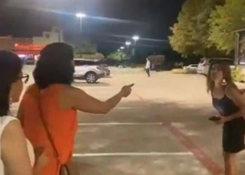 Lakukan pelecehan rasis terhadap empat wanita India-Amerika, seorang wanita ditangkap