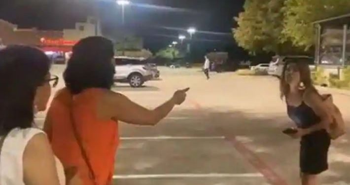 Lakukan pelecehan rasis terhadap empat wanita India-Amerika, seorang wanita ditangkap